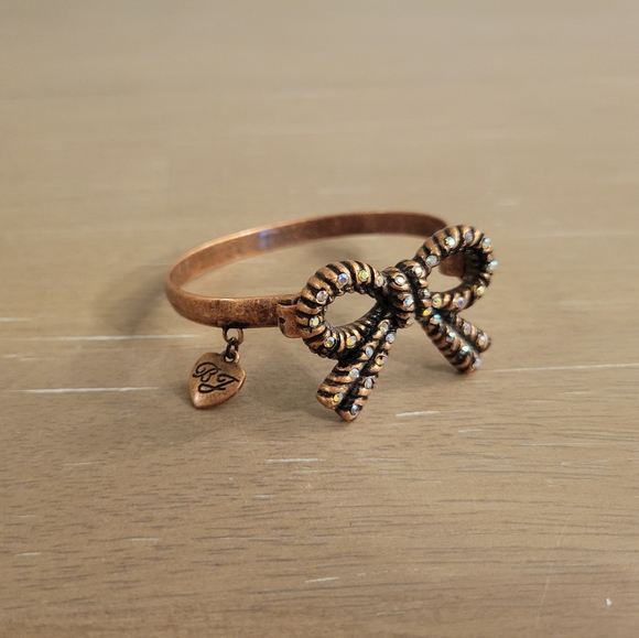 Betsey Johnson Bow Bangle Bracelet - Picture 7 of 10